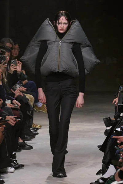 Look 24